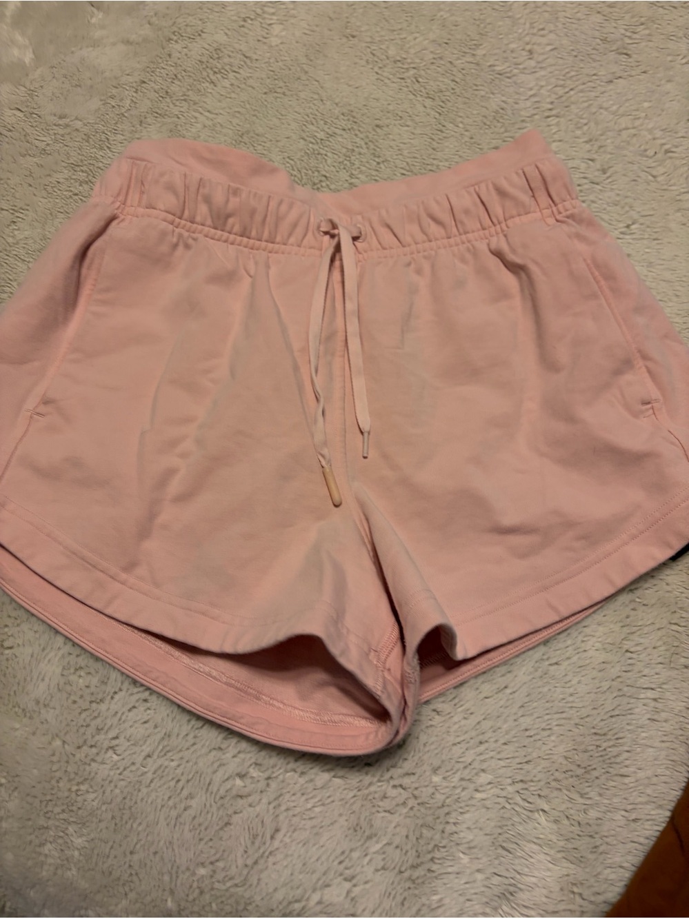 Lululemon inner glow shorts sz 4 vguc